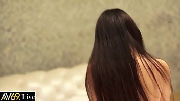 تشغيل في سن المراهقة تلعب مع قدميها بث مباشر على av69.live