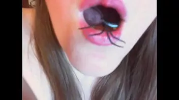 Putar Laba-laba video yang sangat aneh dan super fetish di dalam vagina dan mulutku