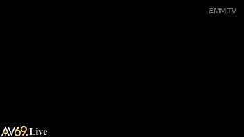 播放 害羞的青少年模特现在在 av69.live 上见到她