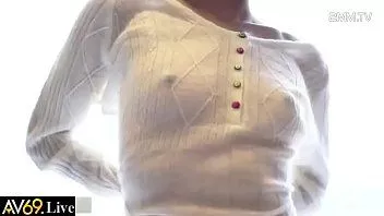 播放 害羞的青少年模特现在在 av69.live 上见到她