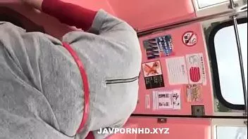 Afspelen Japans koppel heeft seks tijdens het rijden in een kabelbaan (nieuw)